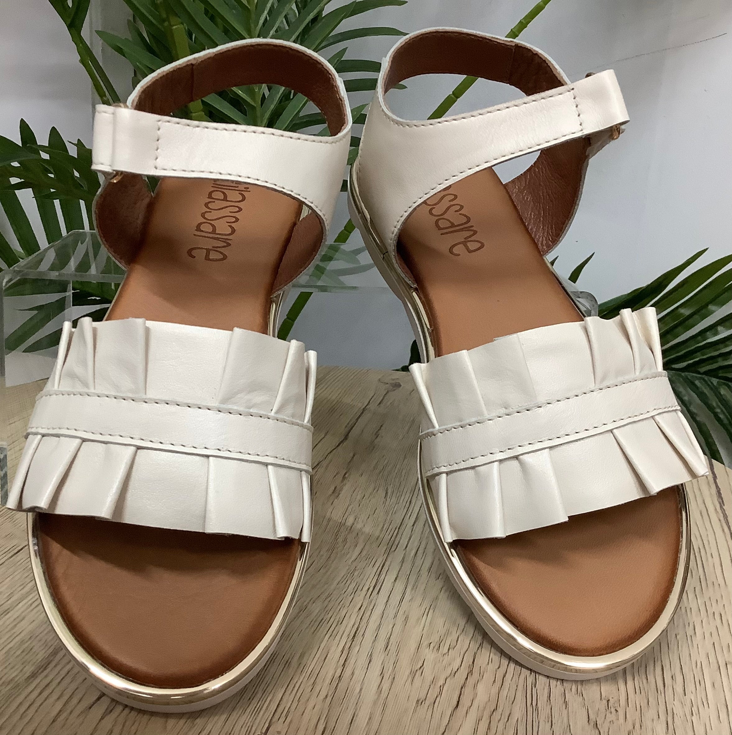 TOVIL Sandal